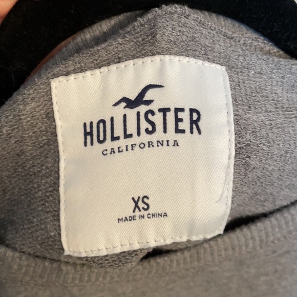 Grey, Black snd White XS Hollister Cropped Crewneck Sweatshirt - Picture 3 of 4